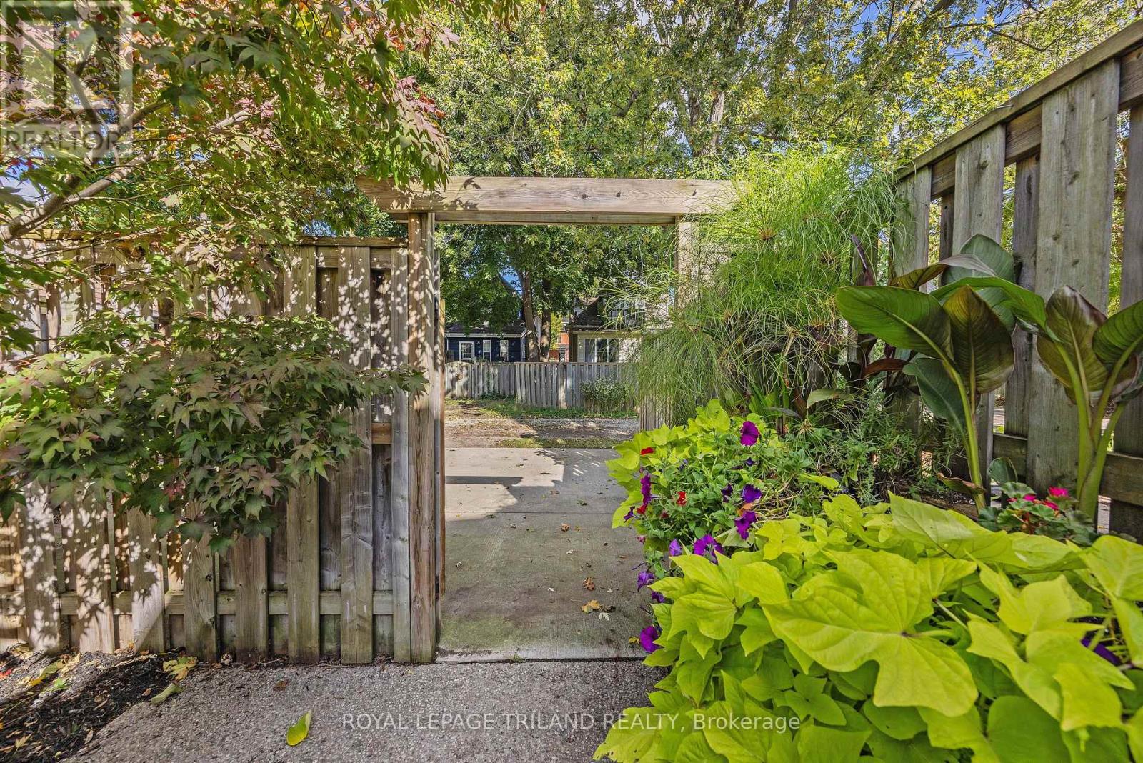 8 MCKENZIE AVENUE - Image 33
