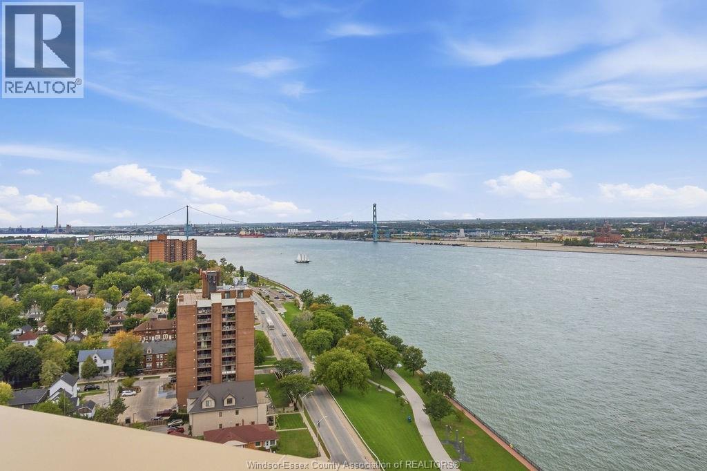#601 1225 RIVERSIDE DR W - Image 33