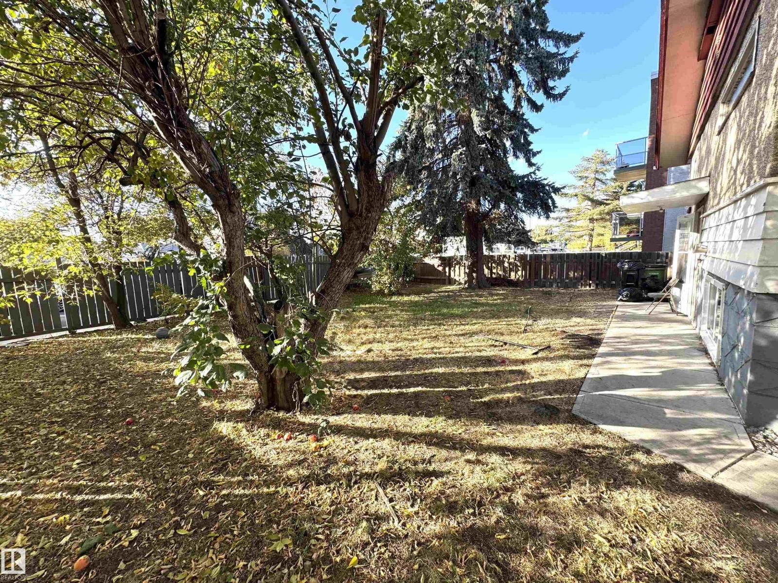 8108 124 AV NW - 3
