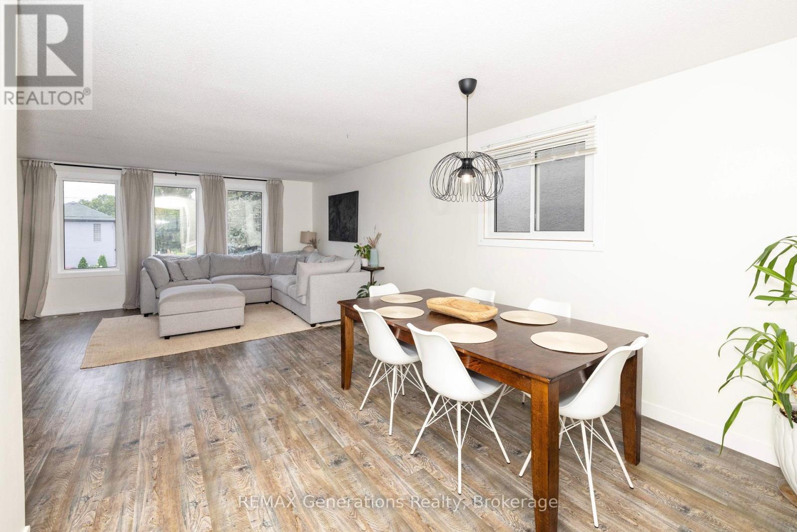 282 ALGOMA STREET N - 2