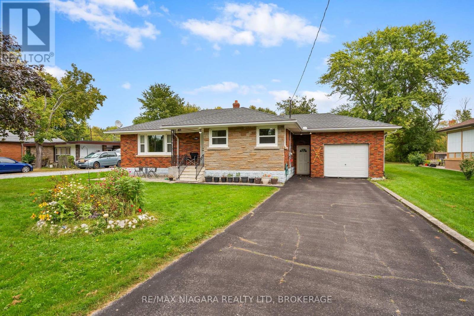 256 KINGSWAY STREET - 1