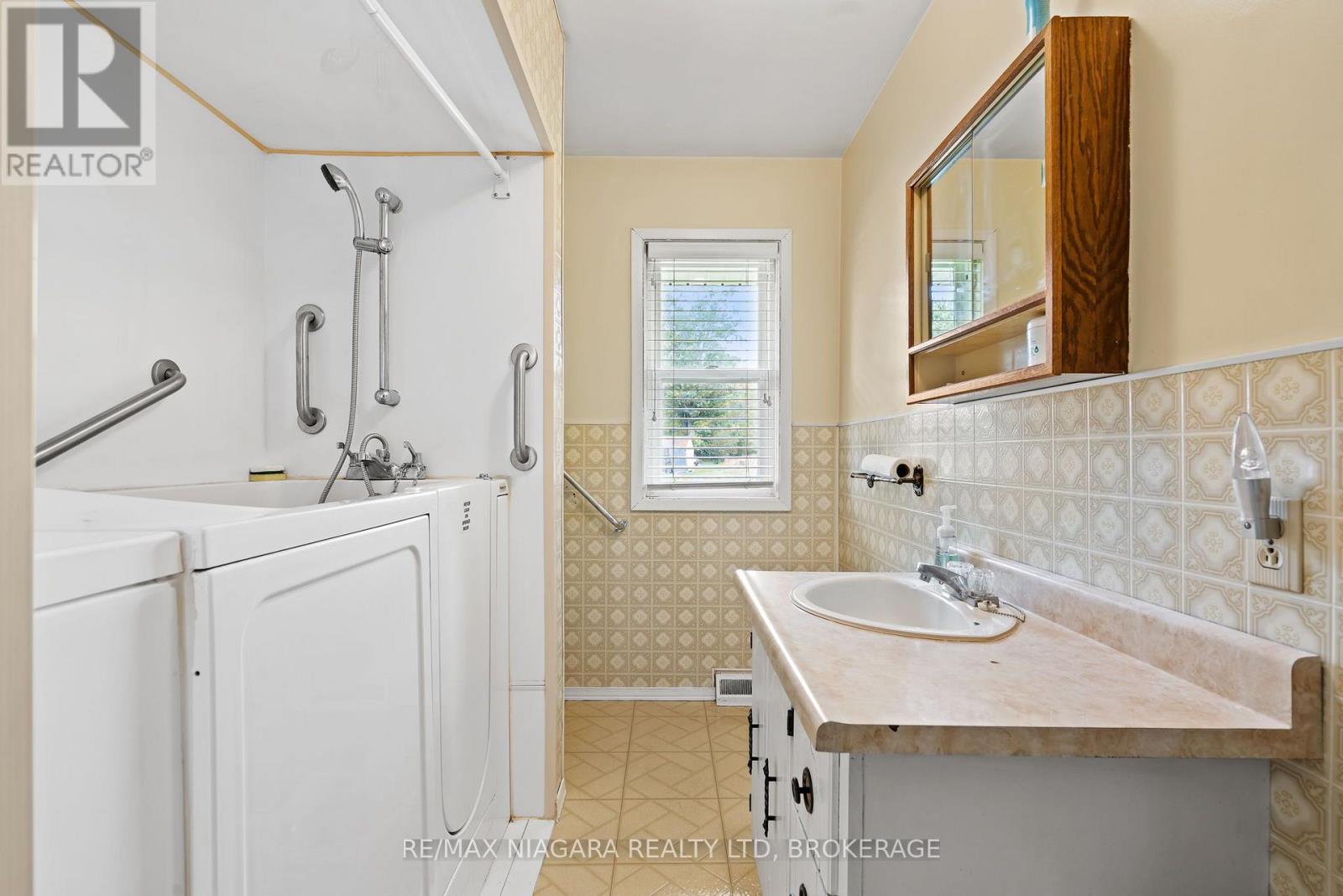 256 KINGSWAY STREET - 10