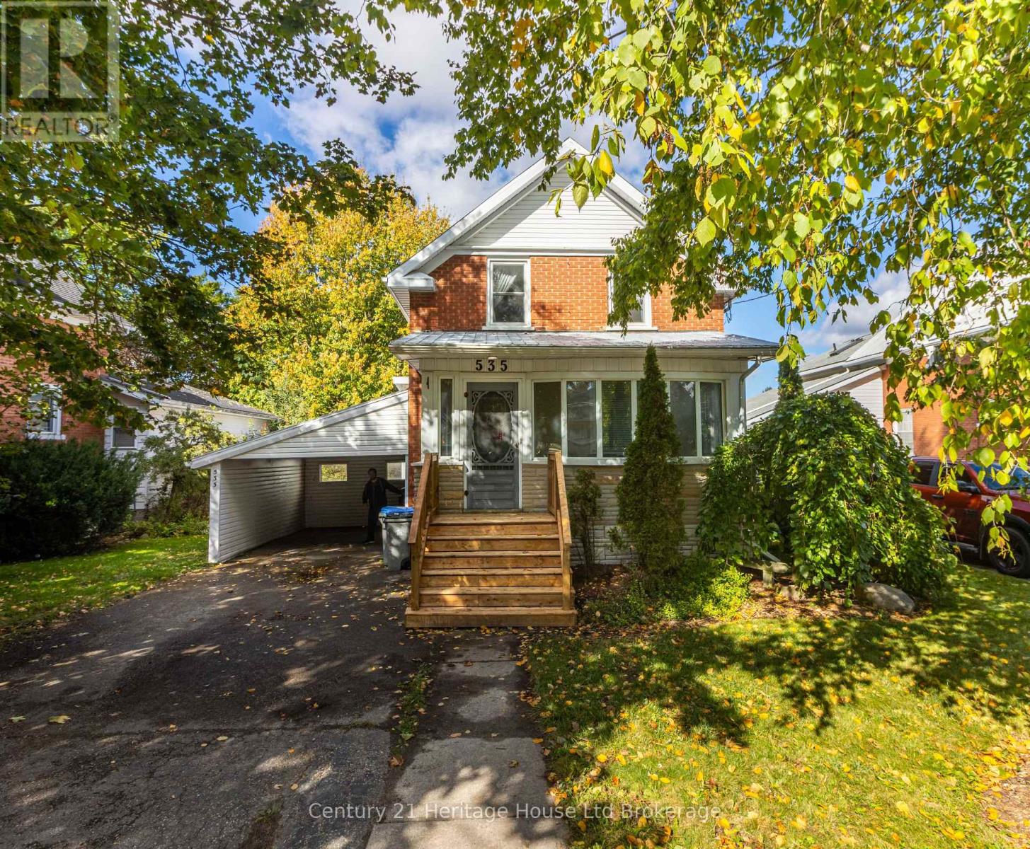 535 RICHILEAU AVENUE S - 1