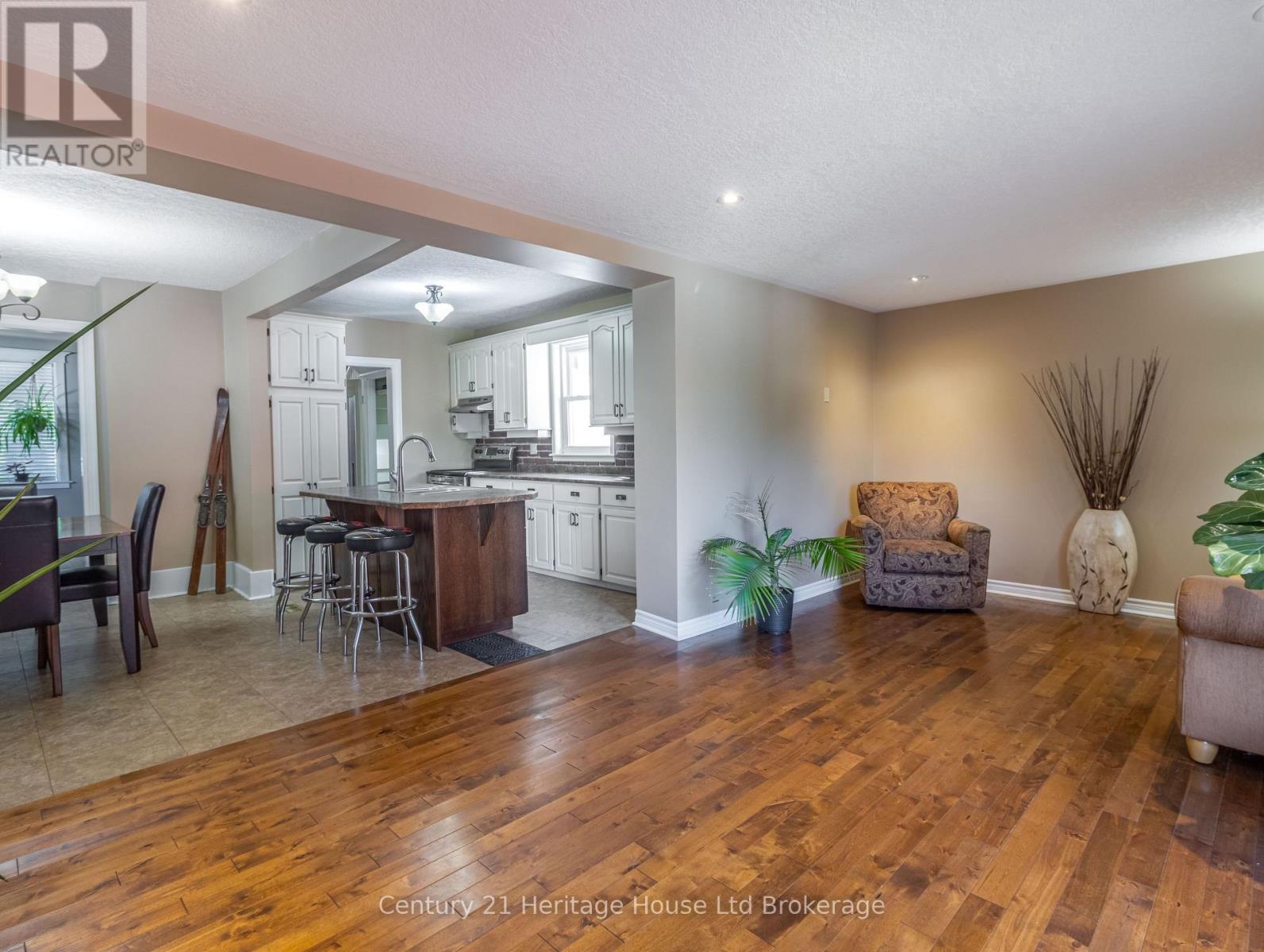 535 RICHILEAU AVENUE S - Image 14