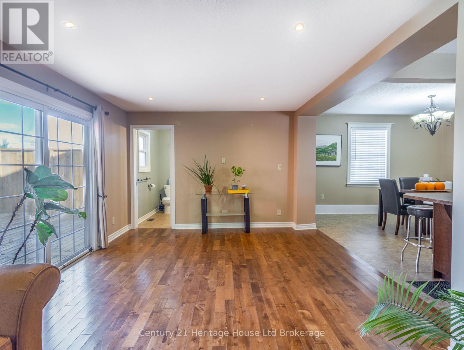 535 RICHILEAU AVENUE S - Image 16