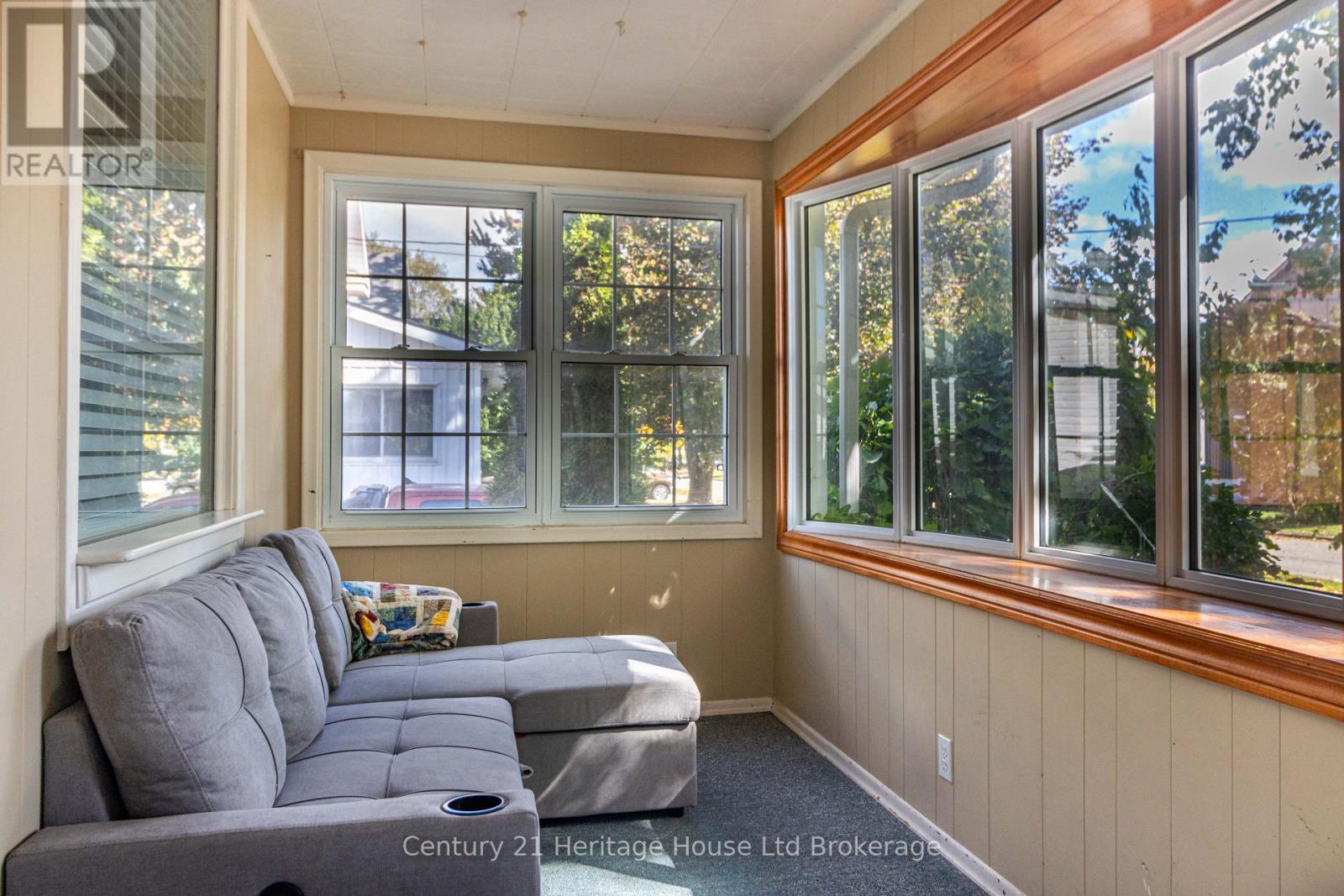 535 RICHILEAU AVENUE S - 2