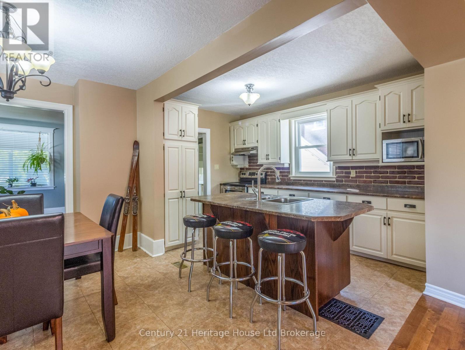 535 RICHILEAU AVENUE S - Image 6
