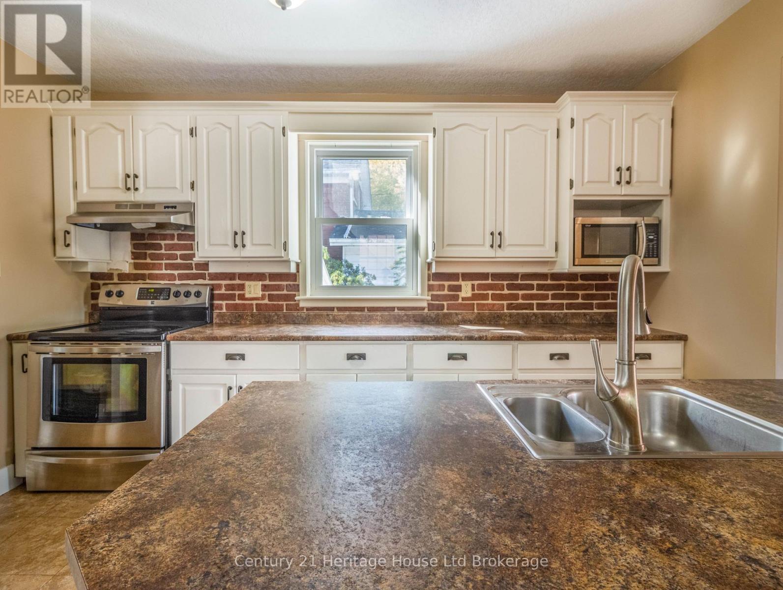 535 RICHILEAU AVENUE S - Image 8
