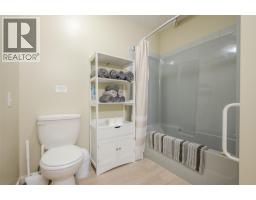Mud room - 138 Evergreen Crescent, Penticton, BC V2A7Y5 Photo 19