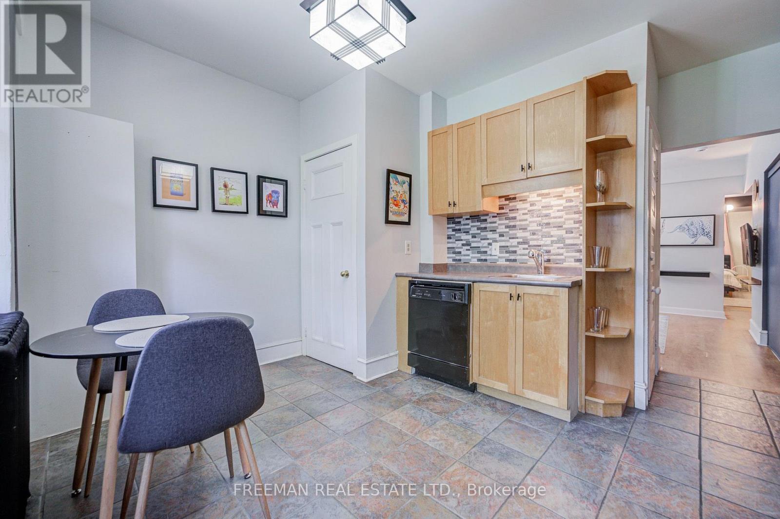 468 MARKHAM STREET - 15