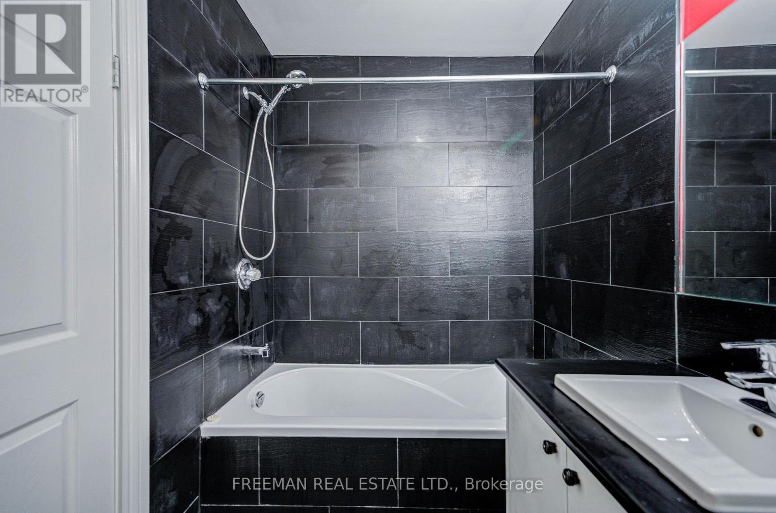 468 MARKHAM STREET - 39