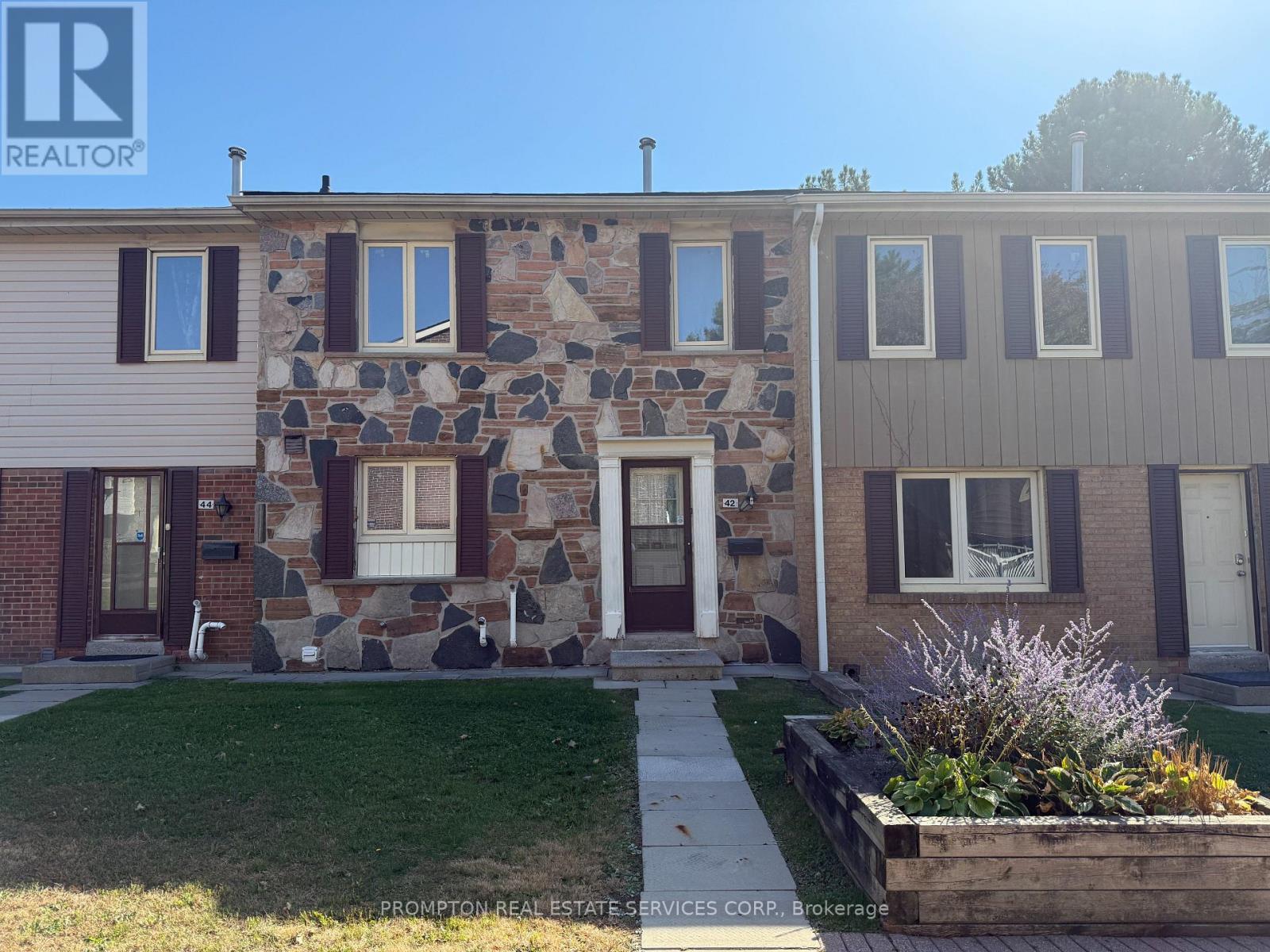 42 - 270 TIMBERBANK BOULEVARD