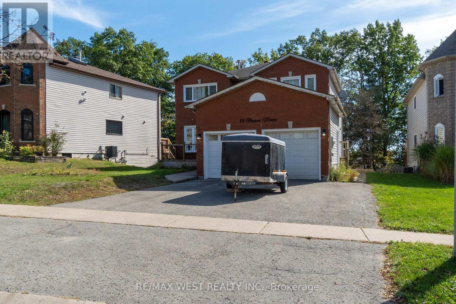 19 Moore Place, Barrie, ON photo 1