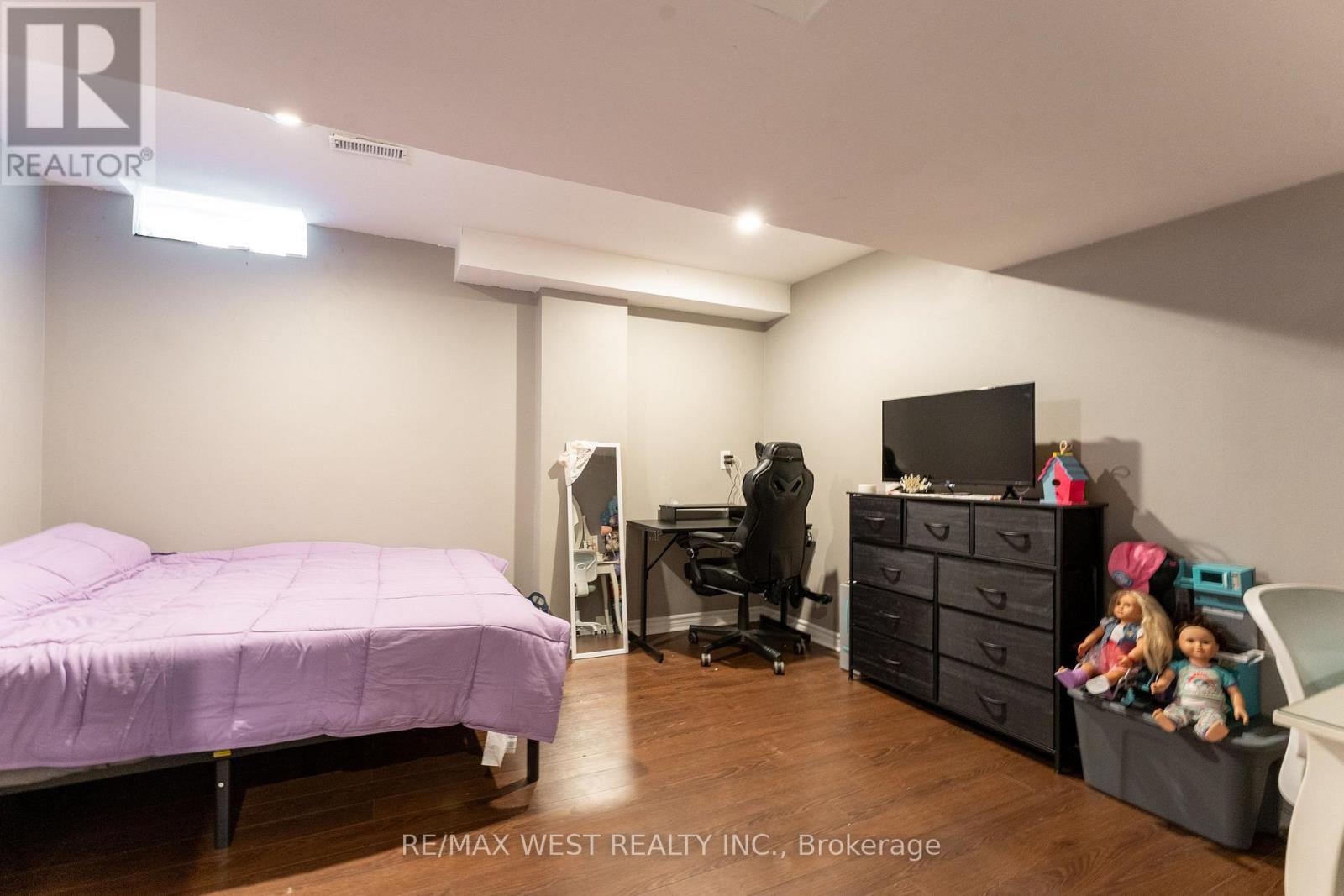 19 Moore Place, Barrie, ON photo 24