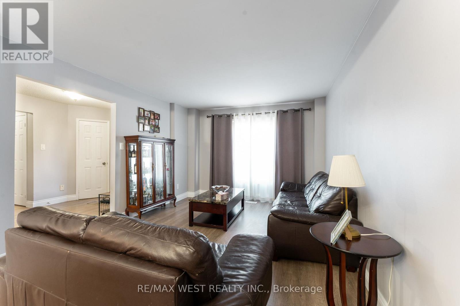 19 Moore Place, Barrie, ON photo 5