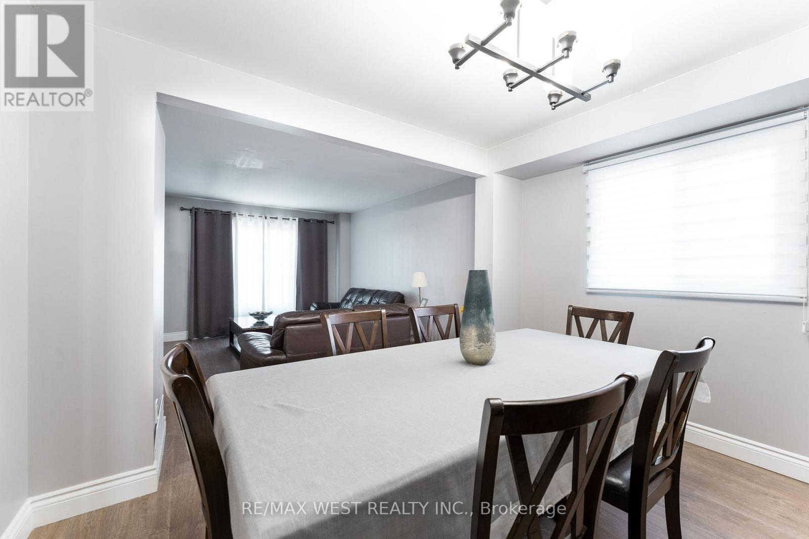 19 Moore Place, Barrie, ON photo 6