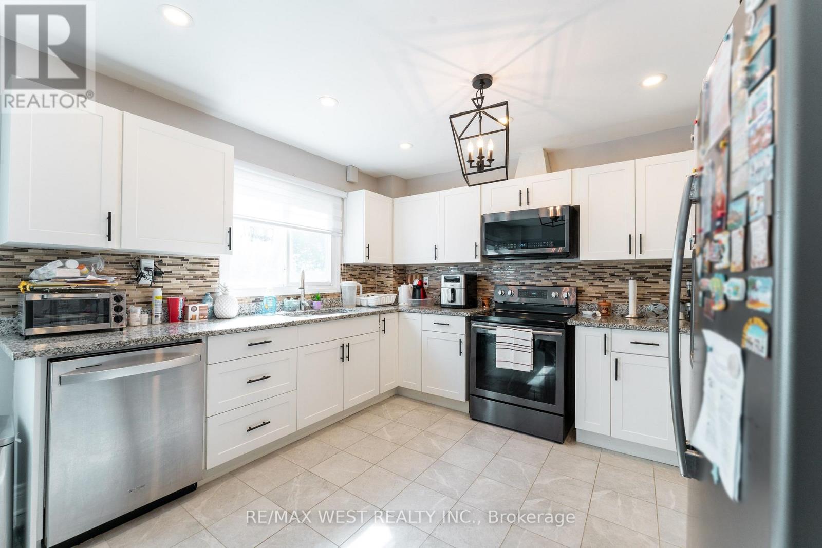 19 Moore Place, Barrie, ON photo 9