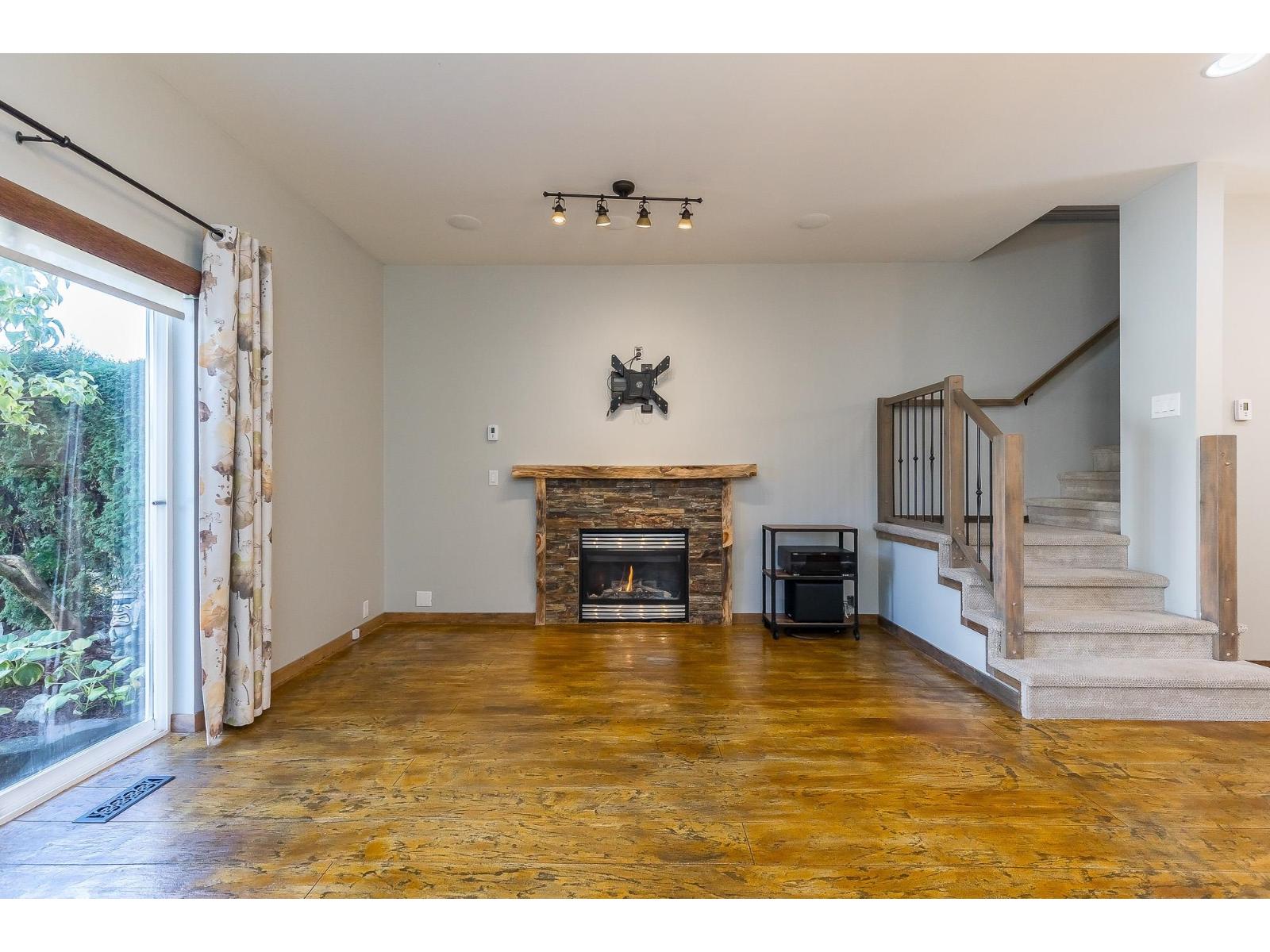 Photo of 113 33751 7 AVENUE 18