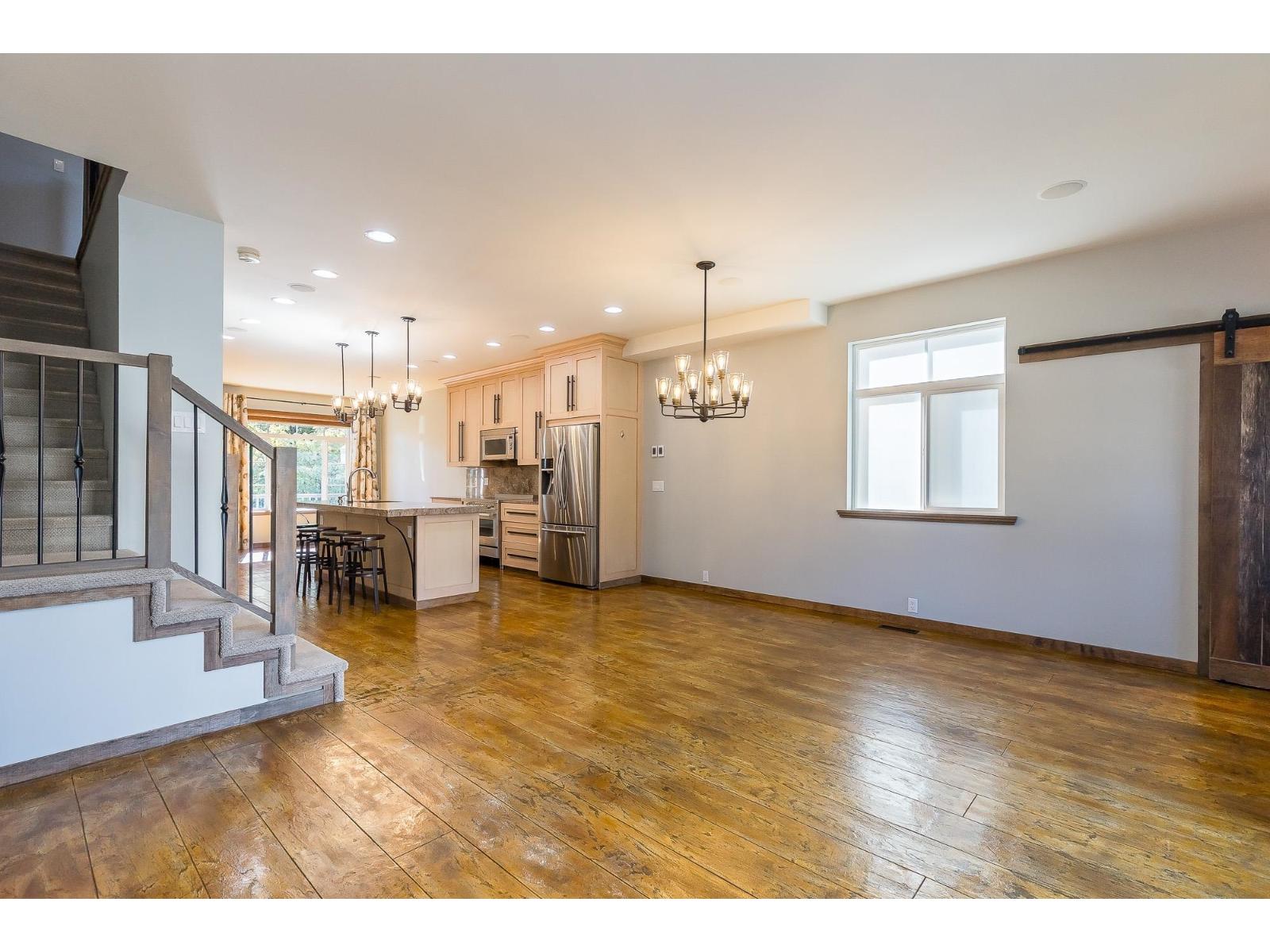 Photo of 113 33751 7 AVENUE 19