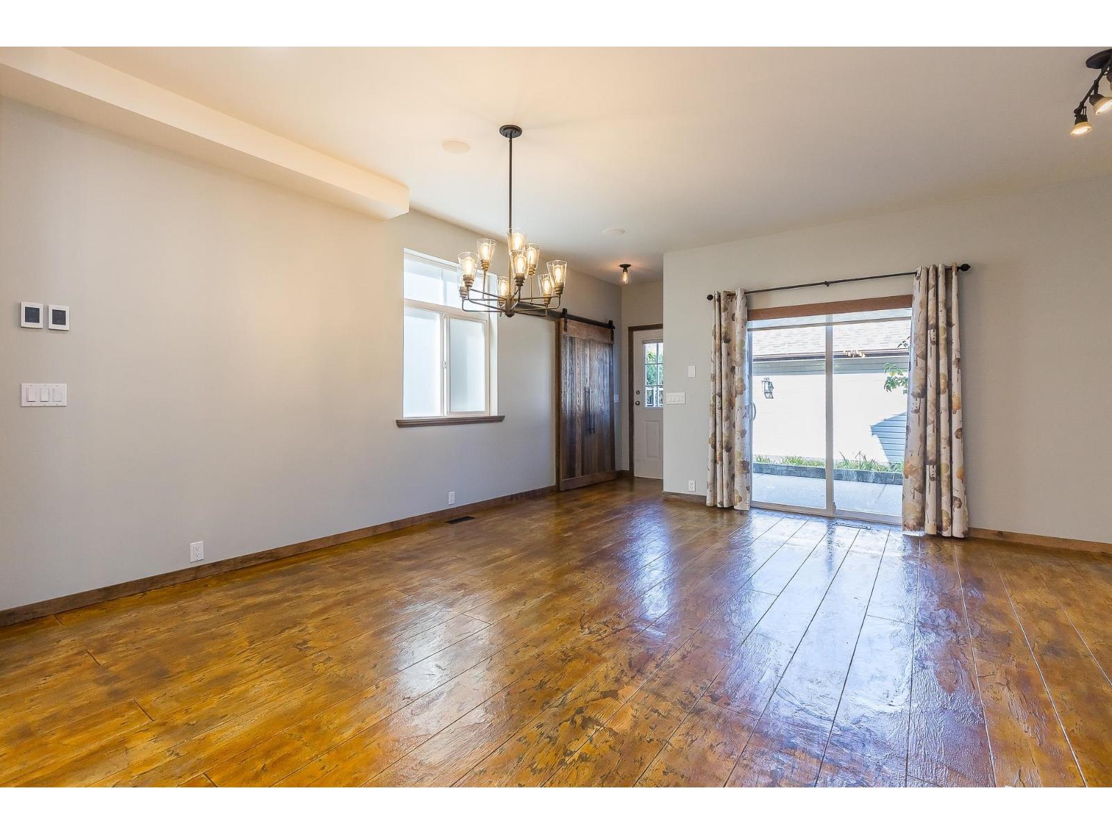 Photo of 113 33751 7 AVENUE 21
