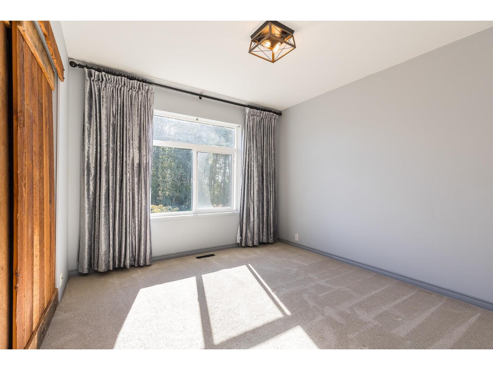 Photo of 113 33751 7 AVENUE 32
