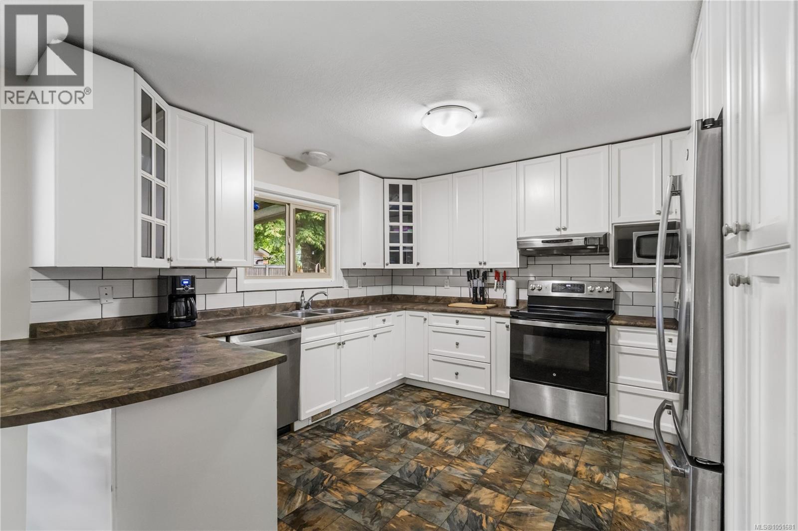 2170 Alder St S - 6