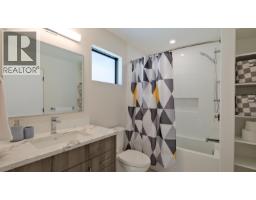 740 Pinehaven Court, Kelowna, BC V1V2Y3 Photo 42