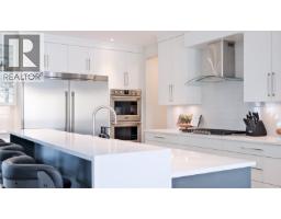 Kitchen - 740 Pinehaven Court, Kelowna, BC V1V2Y3 Photo 7