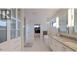 740 Pinehaven Court, Kelowna, BC V1V2Y3 Photo 33