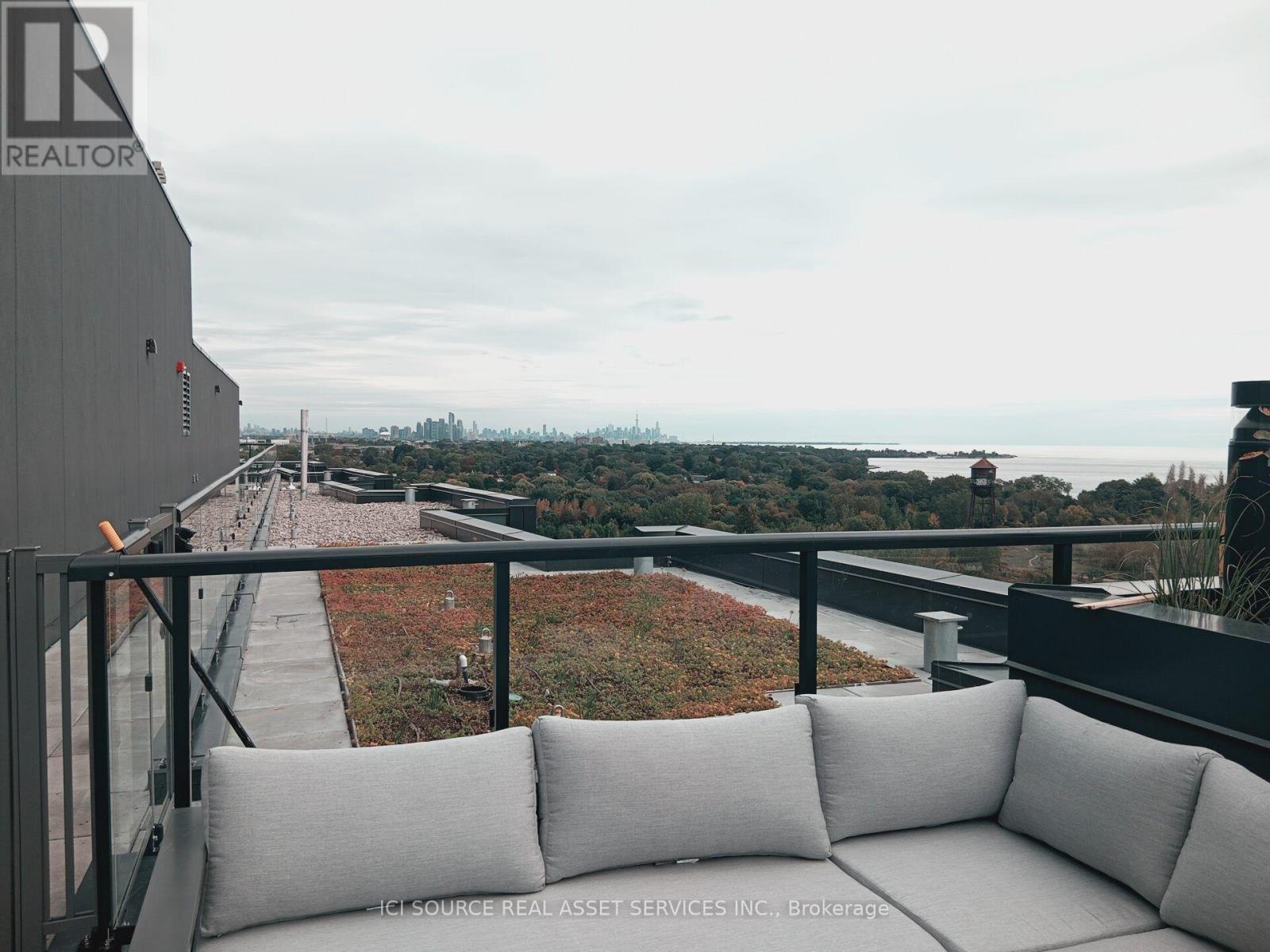 1381 Lakeshore Road East — photo 31