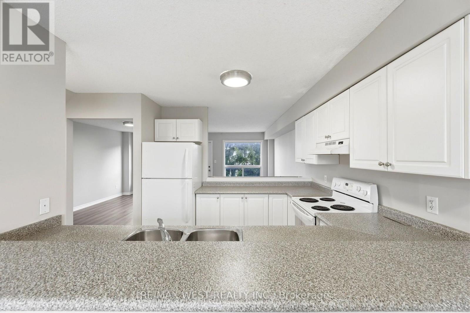 11- 600 Sarnia Road, London North, ON photo 10
