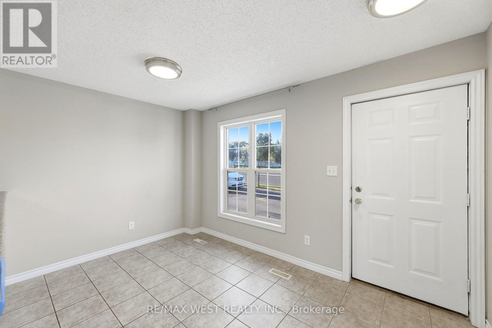 #11 600 SARNIA ROAD - 6