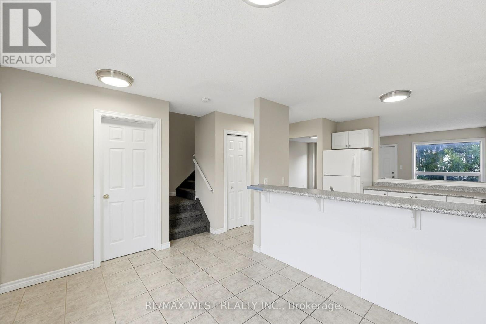 #11 600 SARNIA ROAD - 8