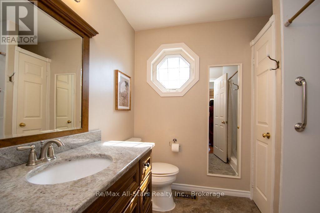 1118 HUNTINGTON CIRCLE - Image 25
