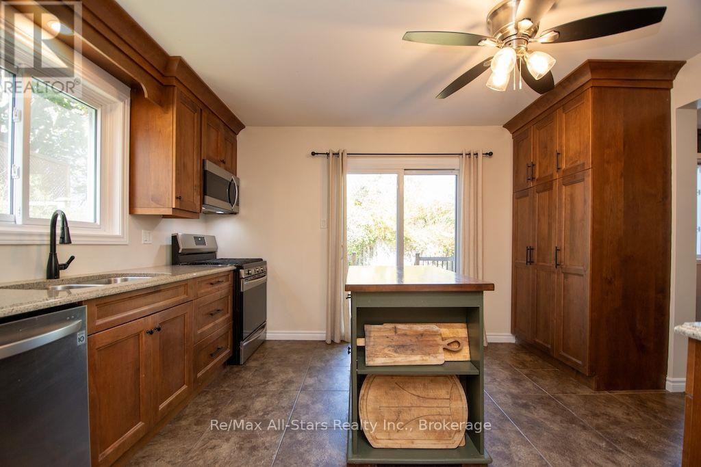 1118 HUNTINGTON CIRCLE - Image 12