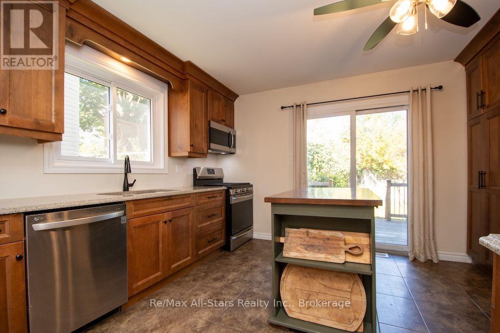1118 HUNTINGTON CIRCLE - 16