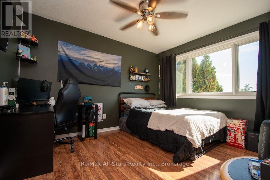 1118 HUNTINGTON CIRCLE - 22