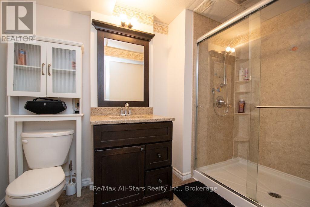 1118 HUNTINGTON CIRCLE - Image 24