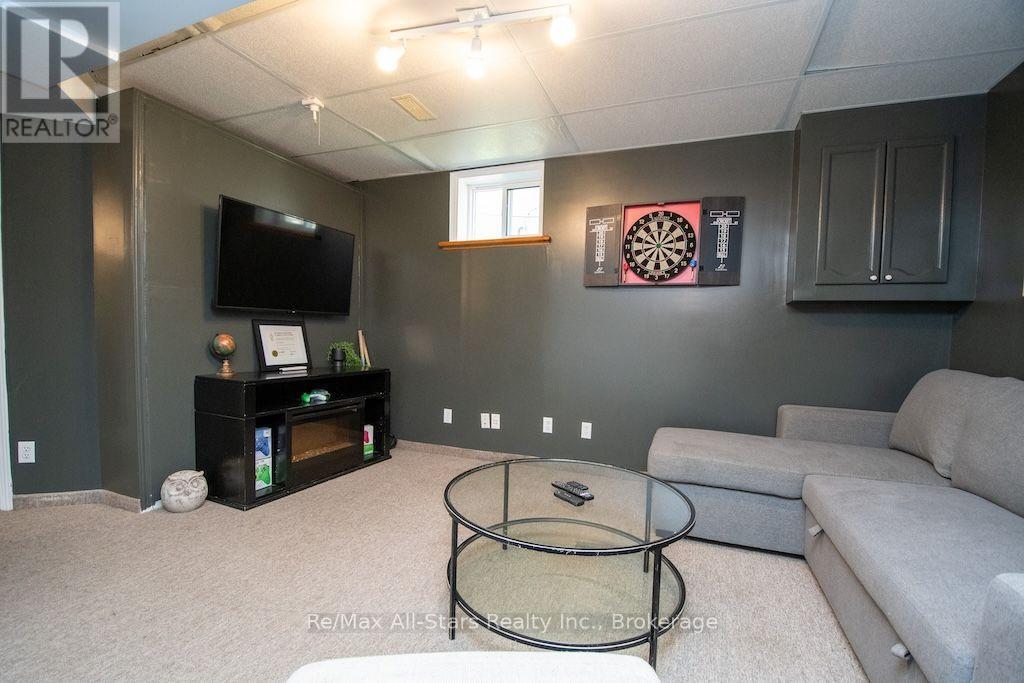 1118 HUNTINGTON CIRCLE - Image 30