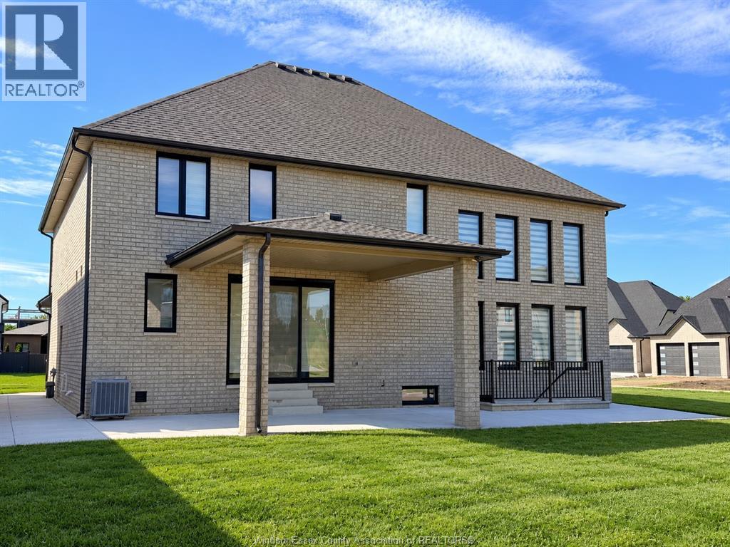 570 Orchards Crescent — photo 37