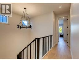 70A Montrose Crescent NE - photo 28