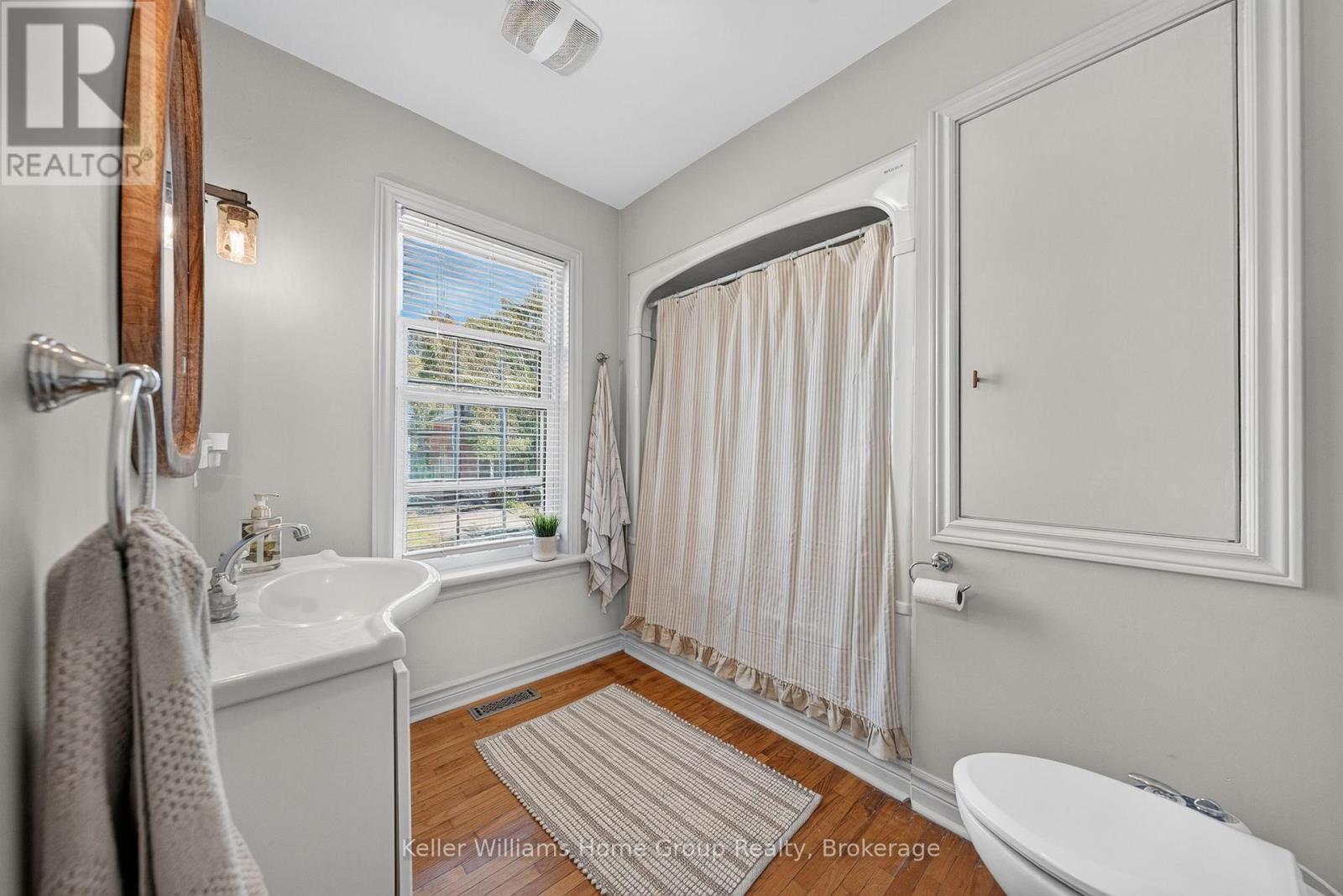 130 YORKSHIRE STREET N - Image 28