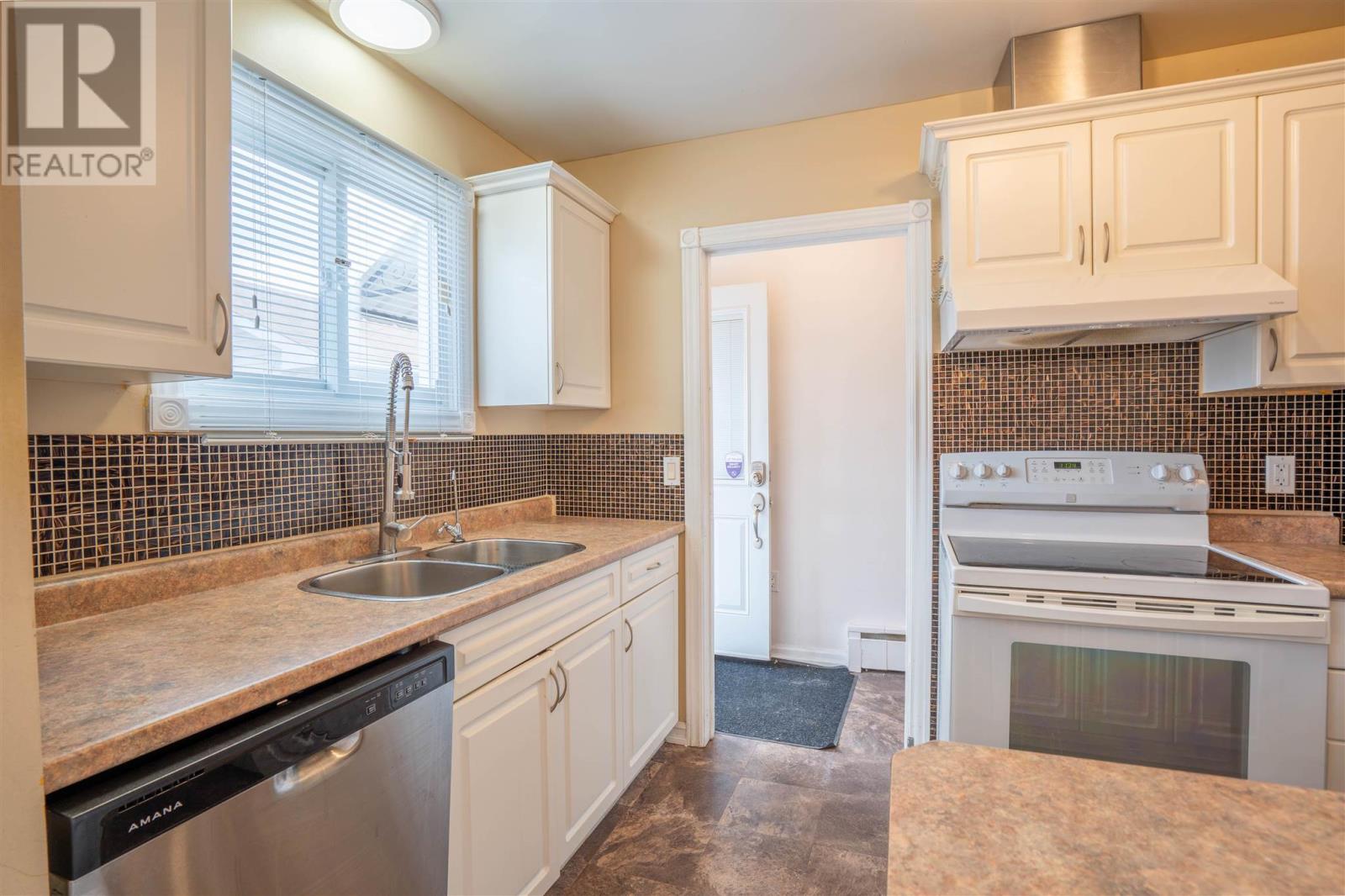 39 Routledge AVE - 17
