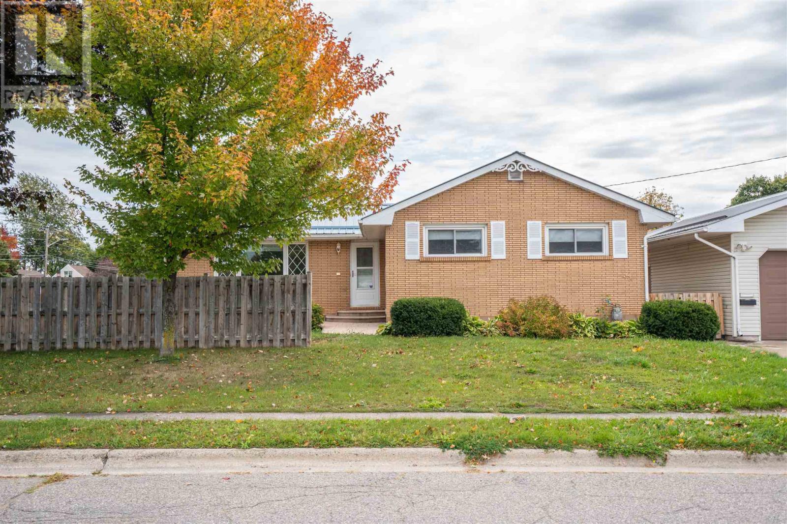 39 Routledge AVE - 2