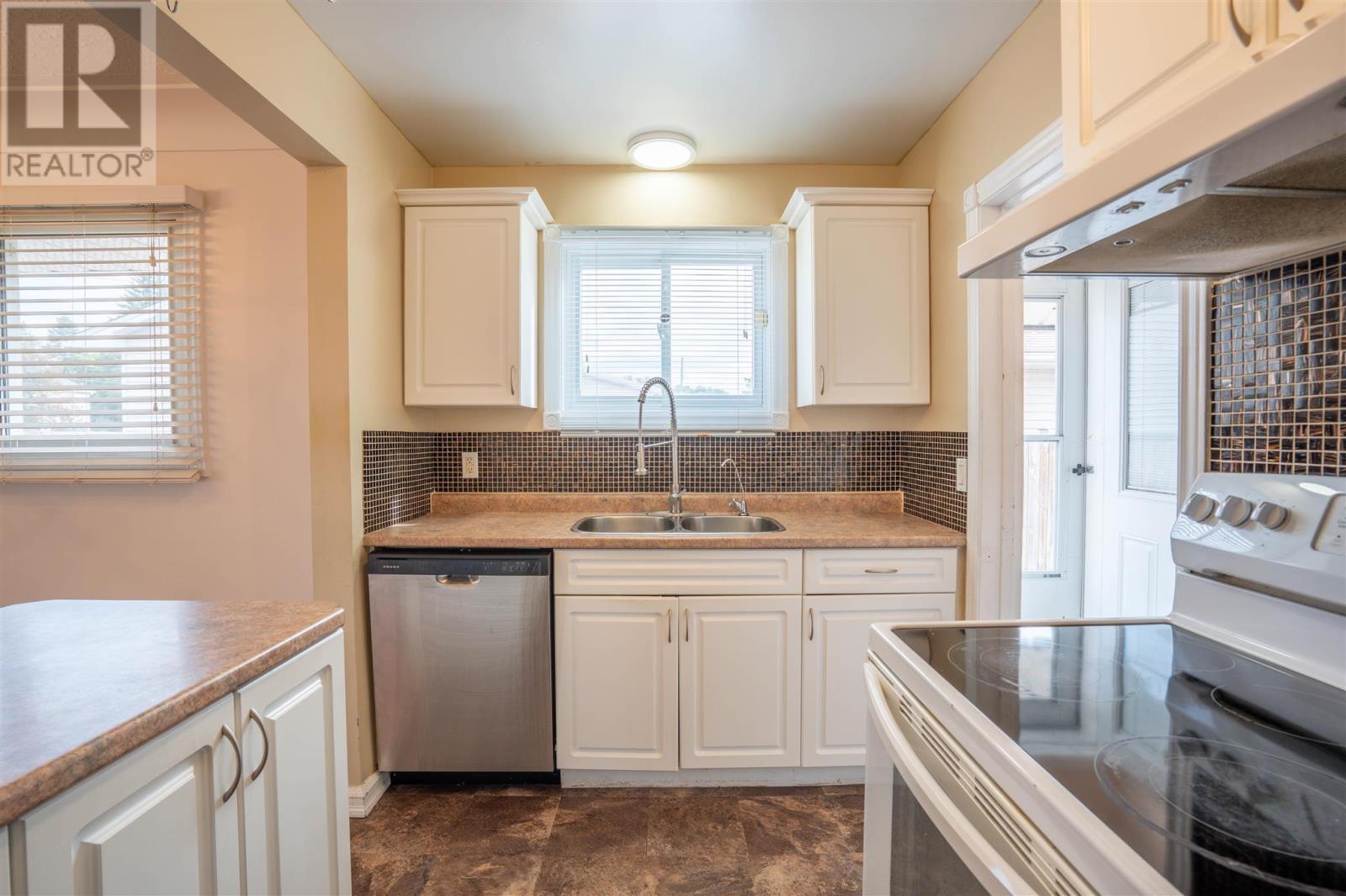 39 Routledge AVE - Image 4