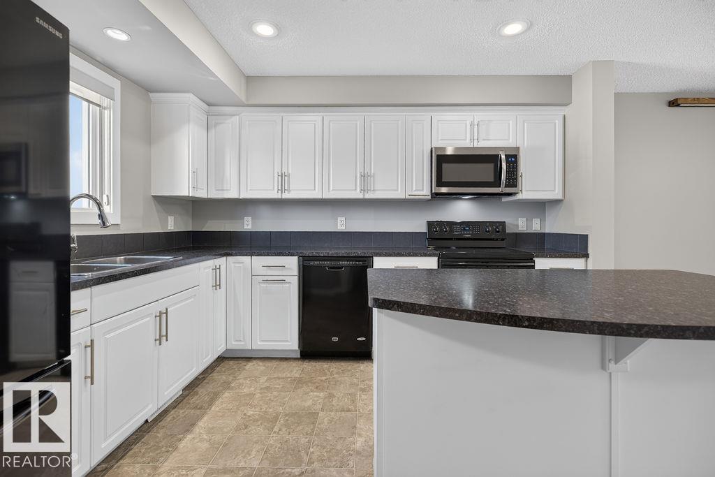 12 MEADOWLAND CR - 11