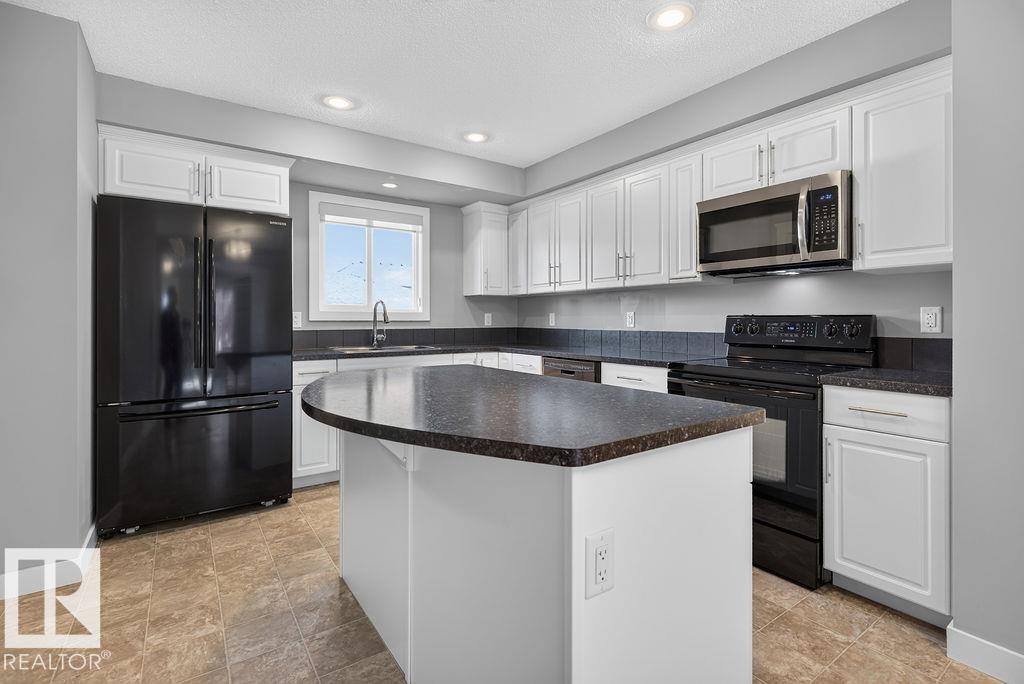 12 MEADOWLAND CR - 9