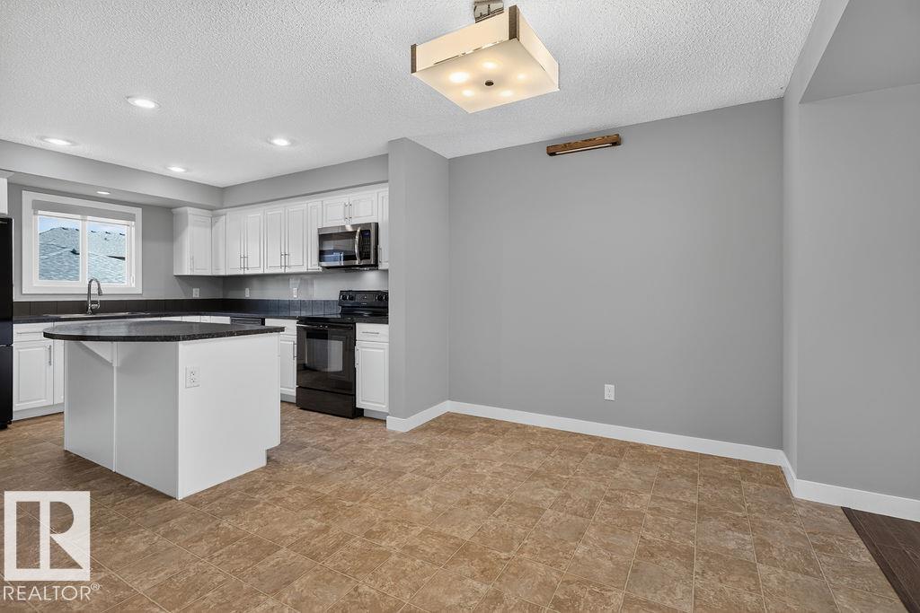 12 MEADOWLAND CR - 13