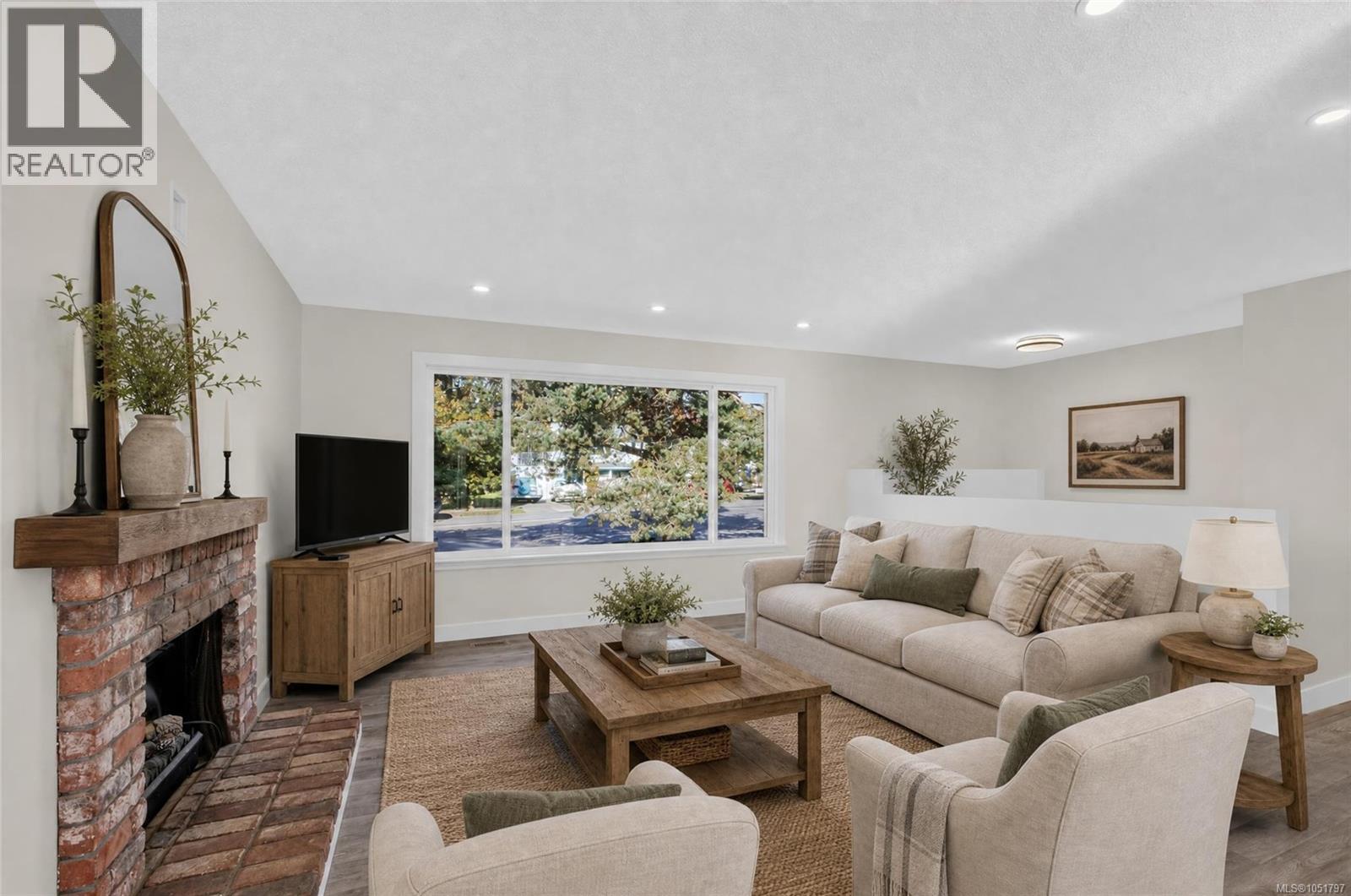 1665 Dingwall Rd - Image 10