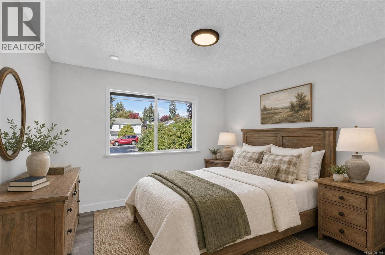 1665 Dingwall Rd - Image 17